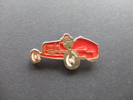 BRM (British Racing Motors) racewagen sigaar vorm rood oldtimer 1930